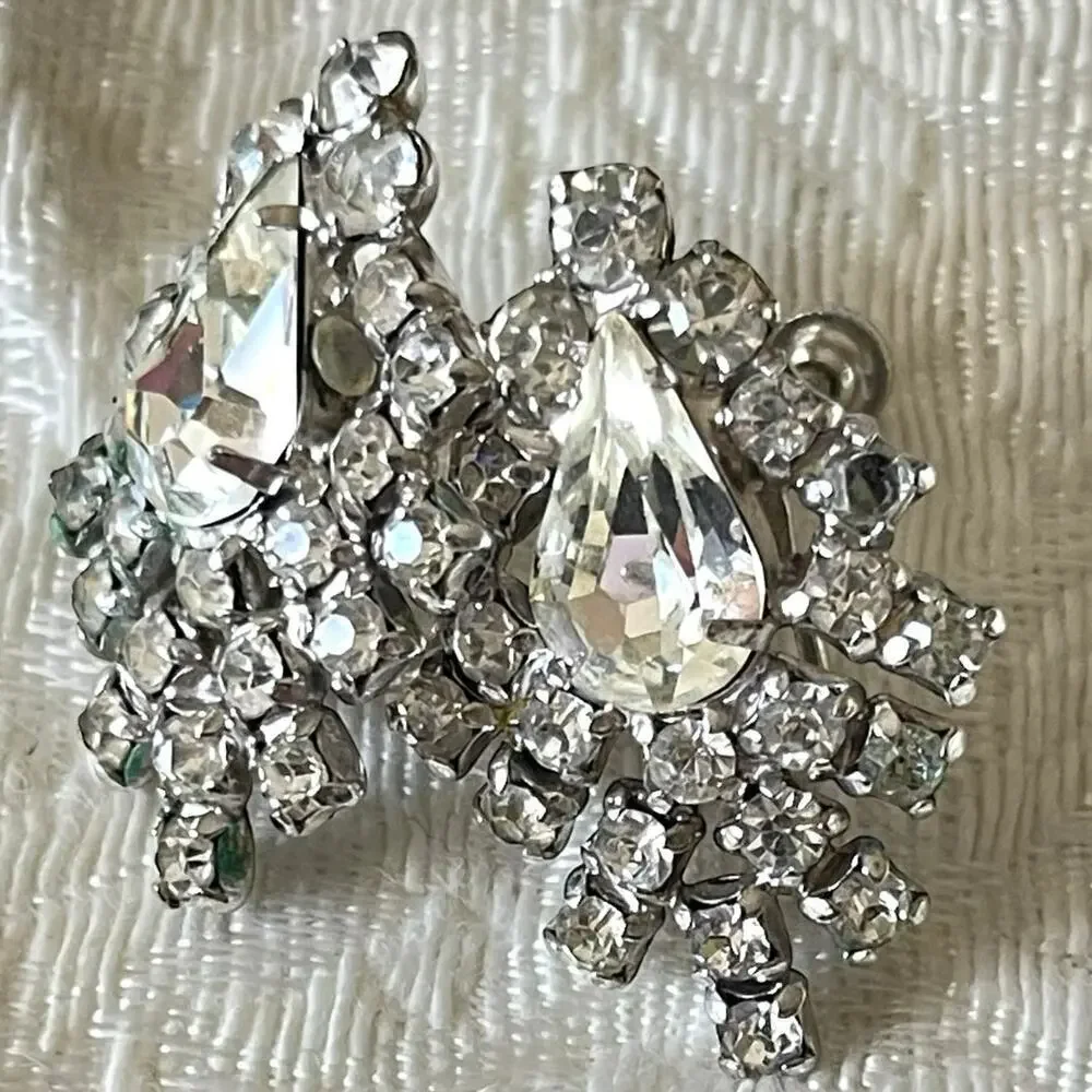 1.25” Screw Back 1950s Teardrop Cluster Crystal Rhinestone Earrings Silver Metal
